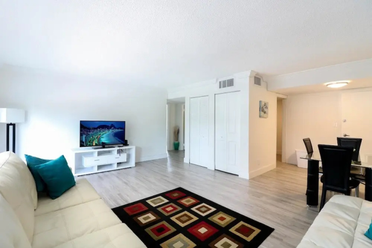 Spacious Apartment with Marina Views