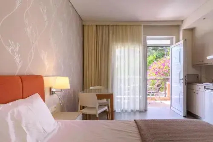 Poseidon Studios & Apartments