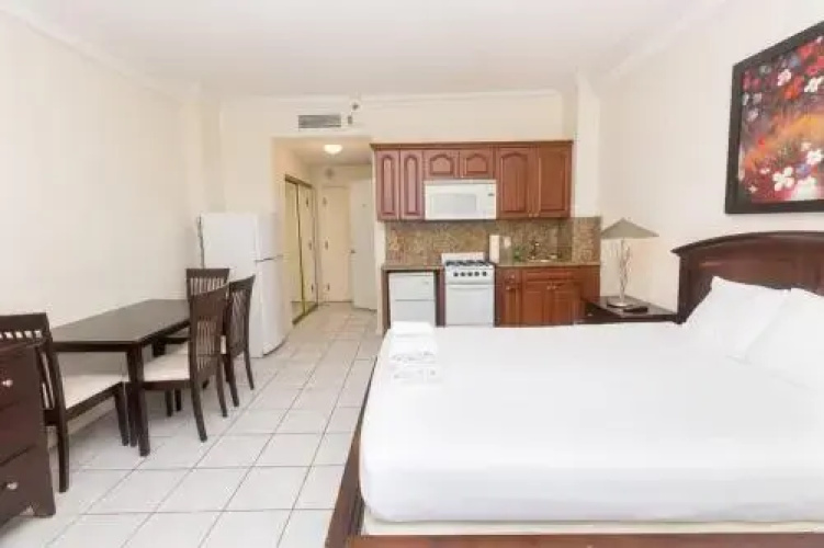 589 Hollywood Beach Studio