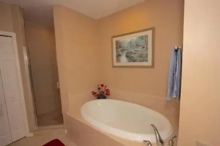 200 Harborview Grande