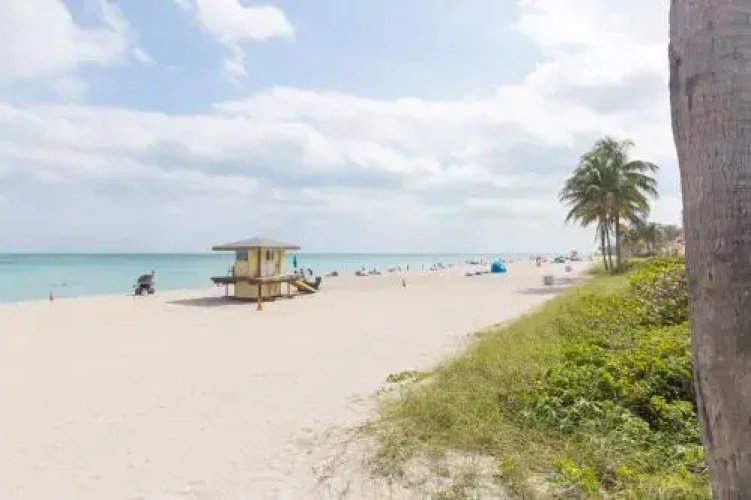 731 Studio Hollywood Beach