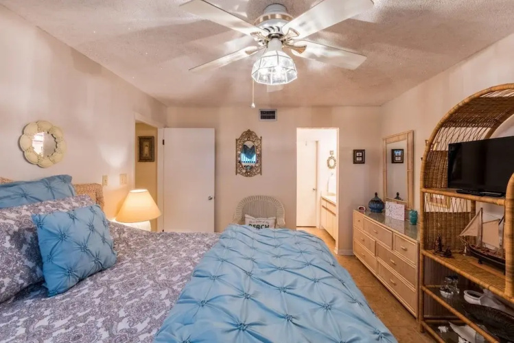 AquaVista West 804 - 2 Br condo by RedAwning