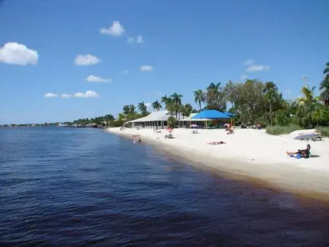 Waterfront Villa Id5218