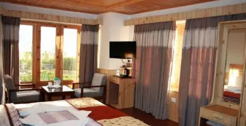 Hotel Charu Palace