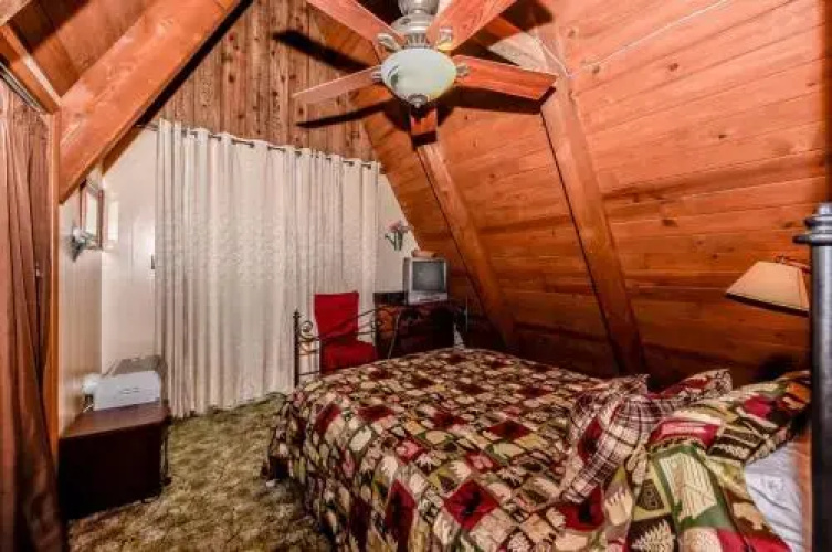 Honeybear Haven - 2 Br home by RedAwning