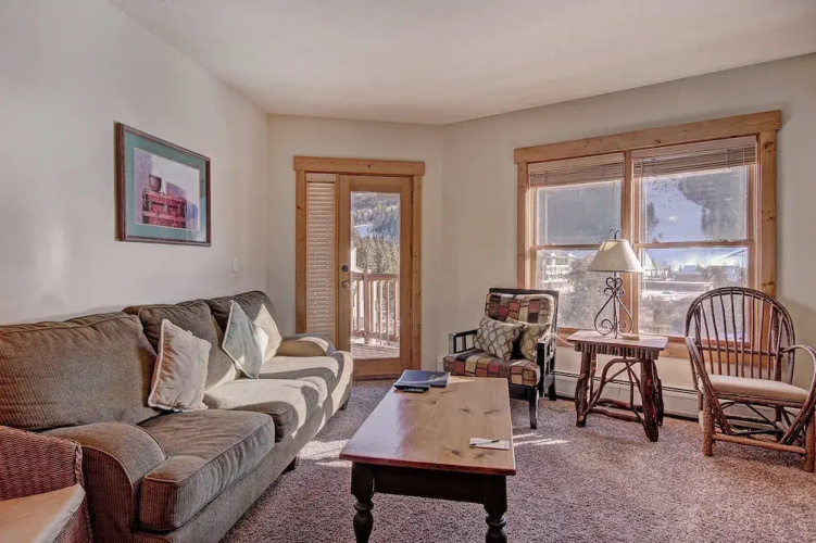 2655 Tenderfoot Lodge