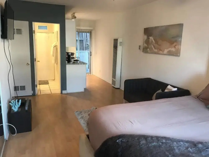 Santa Monica Beach Studio #E - 1 Block to Beach
