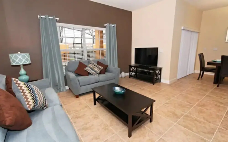 Paradise Palms by Blue Ribbon Management