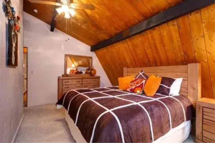Charming & Spacious Cabin in Midway by RedAwning