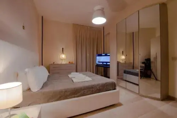 Aura Holiday House