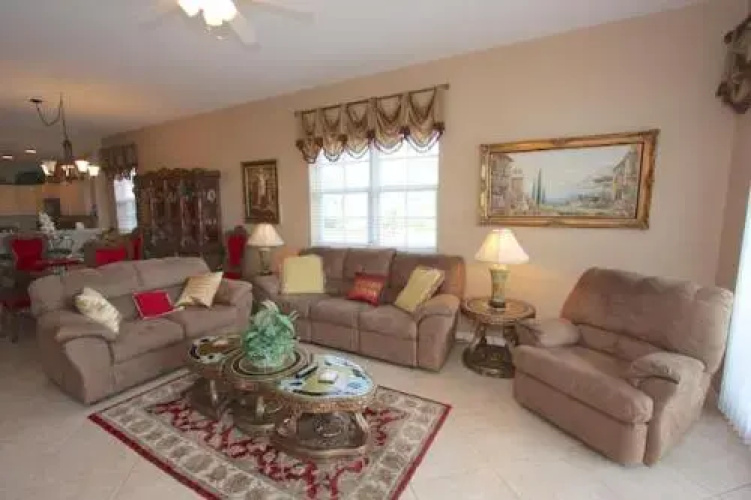 200 Harborview Grande