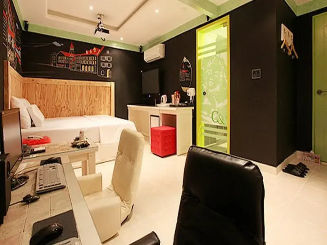 Hotel C&