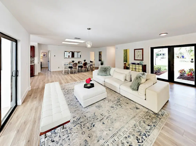 Contemporary - 3 Br Home