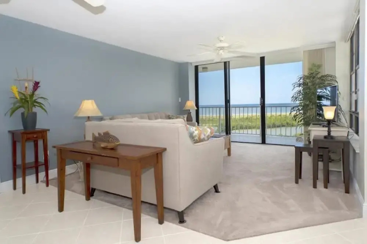 380 Seaview Ct. 2 Br Condo