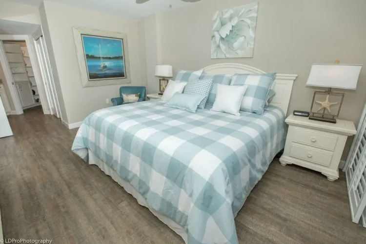 Inlet Reef 605 2 Bedroom Condo by RedAwning