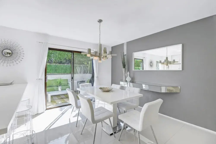 411 West Arenas Road Condo Unit 7 by RedAwning
