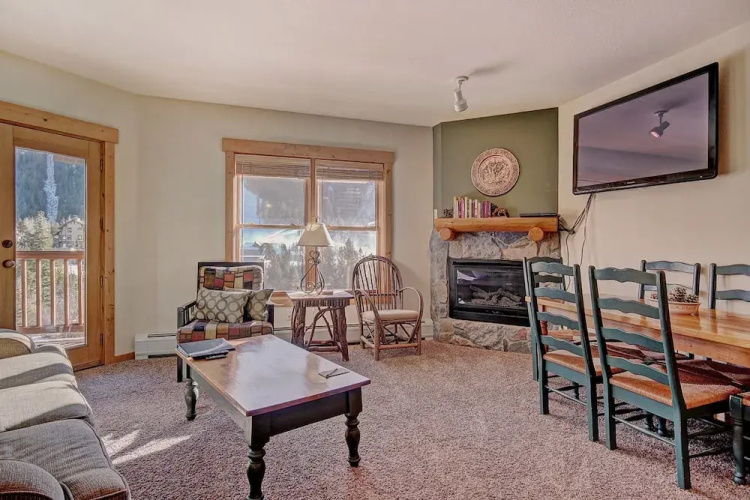 2655 Tenderfoot Lodge
