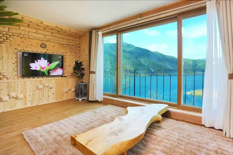 Suncheon Golden Lakeside Pension