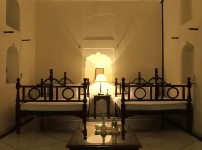 Mahalkhas Palace