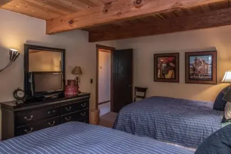 Basque Haus - 3 Br Home