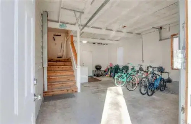 Beach Street Getaway- Seaside - 4 Br home by RedAwning