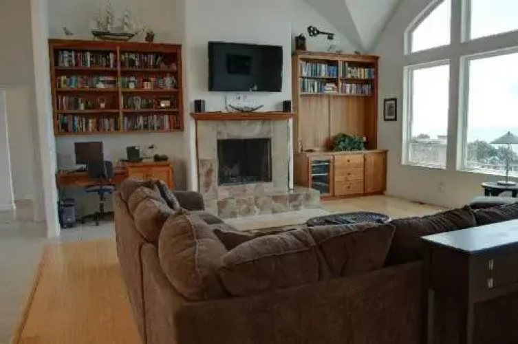Somerville's Escape 4 Br home by RedAwning