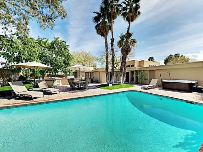 576 E Desert Holly Circle Home