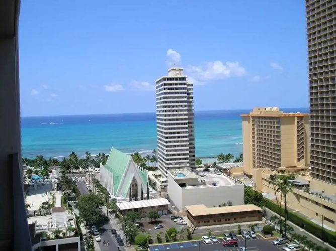 2-3401 Waikiki Banyan