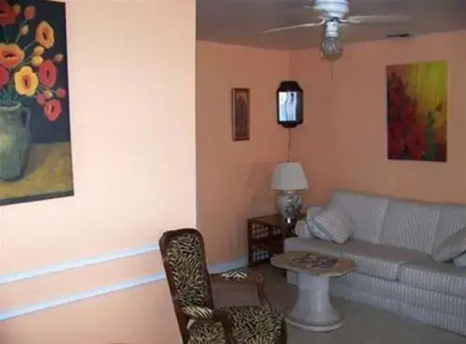 Knolls Court Motel
