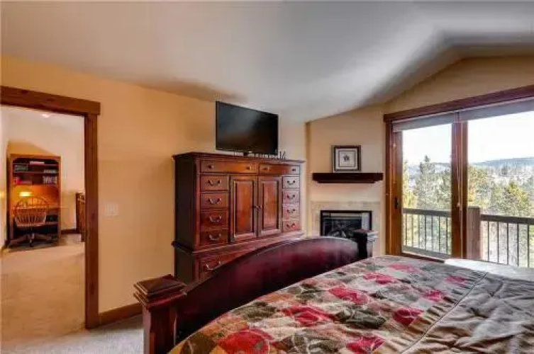 Snowshoe Chalet