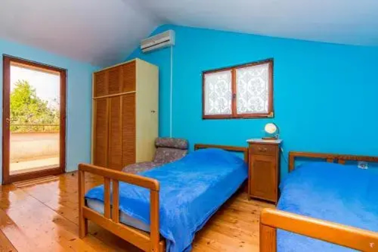 House AT