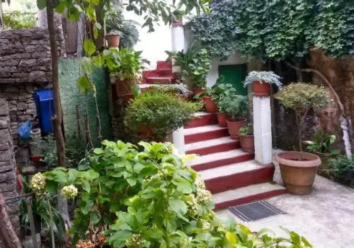 Stone City Hostel