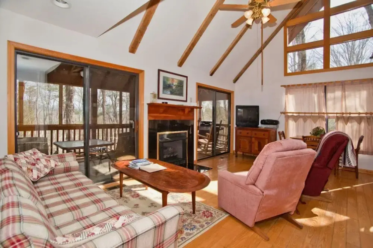 Adams Eden - 2 Br home by RedAwning