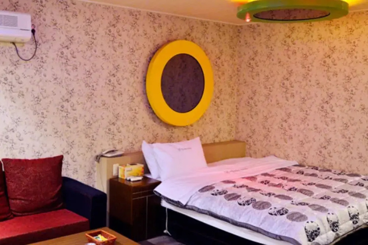 Enter Motel