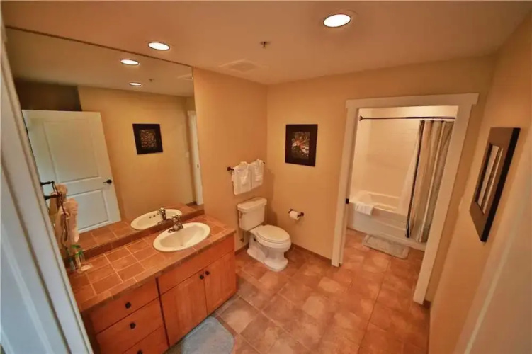 Base Camp One 416C Penthouse - 3 Br Condo