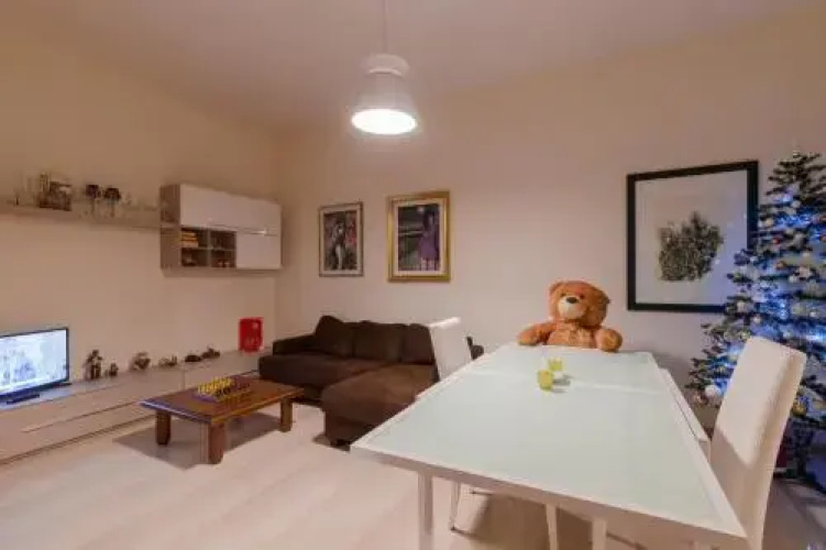 Aura Holiday House