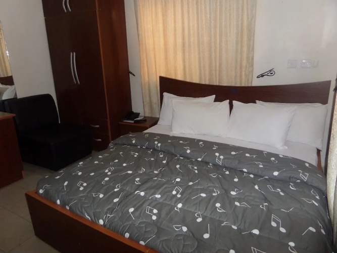 De-Dominic Suites & Resorts Ltd