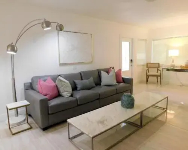 Modern Monroe 4/2 for 10 Heated Pool
