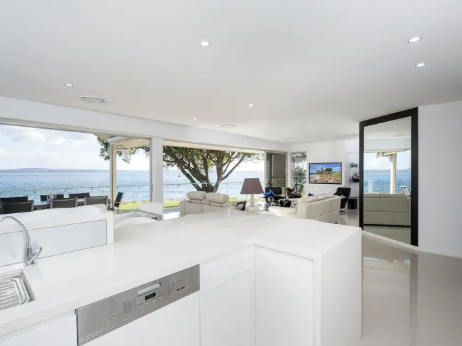 Stunning Waters Penthouse, Sandy Point Road, 46