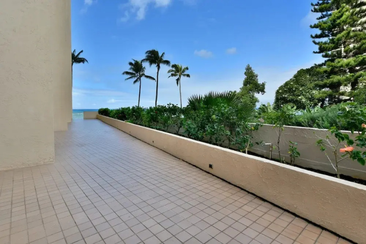 Royal Kahana 104 by RedAwning