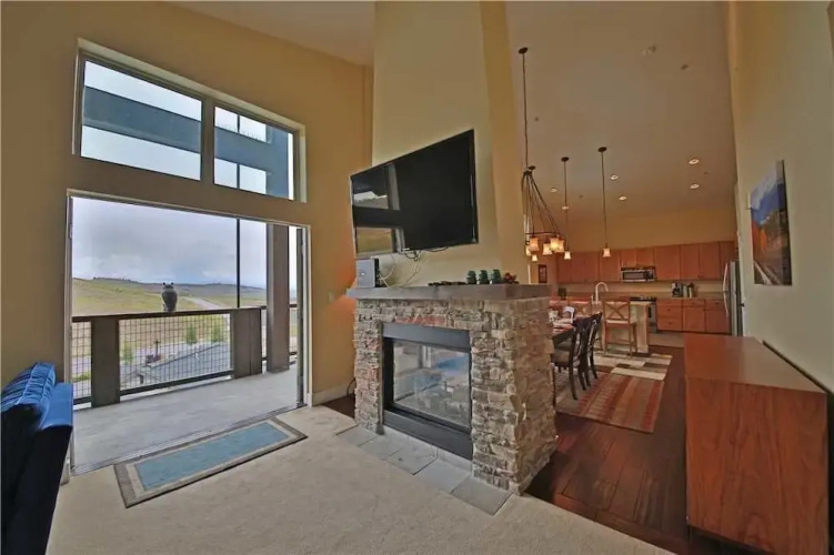 Base Camp One 416C Penthouse - 3 Br Condo