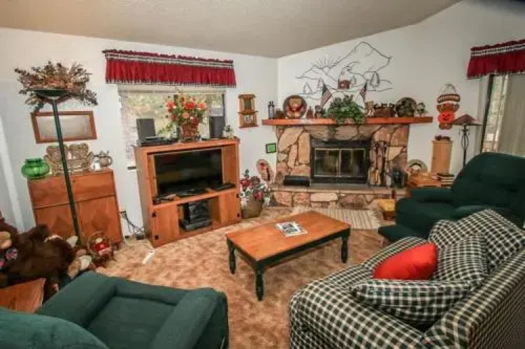 Alpine View - 3 Br home by RedAwning