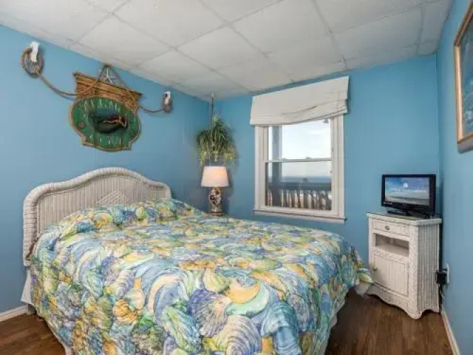46th St Windjammer 309 1Br Condo