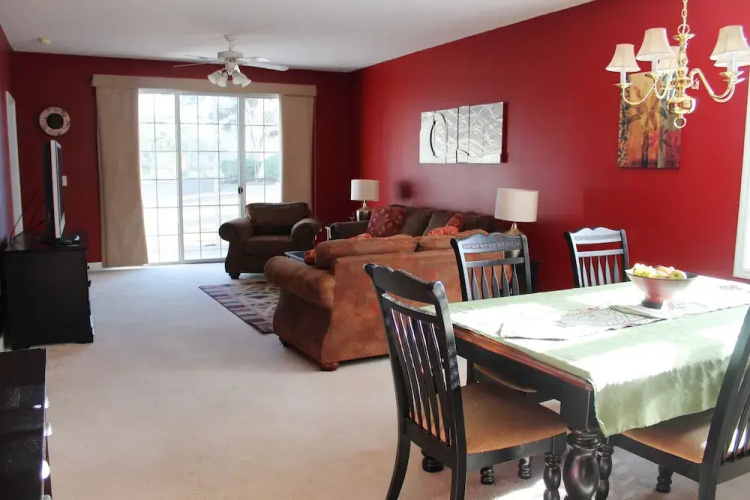 1215 Ironwood