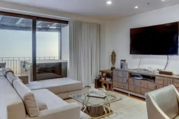 Luxury Oceanfront Penthouse at Crocs