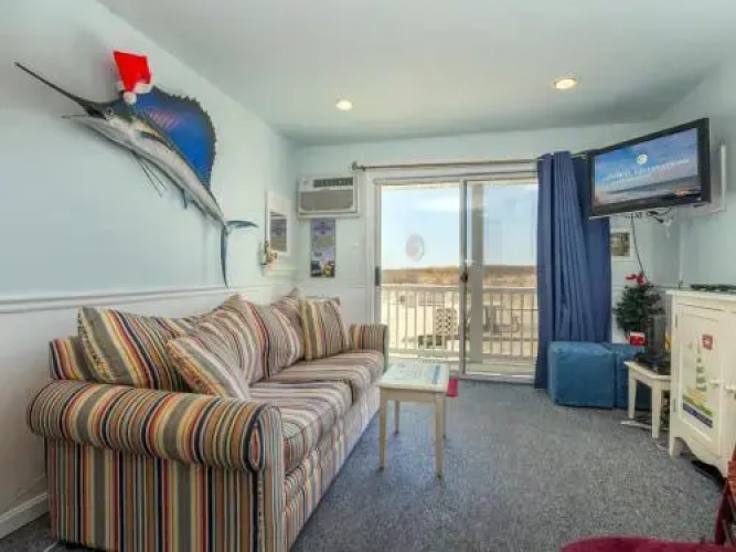 46th St Windjammer 105 1Br Studio