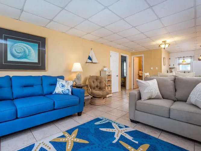 46th St Windjammer 102 1Br Condo