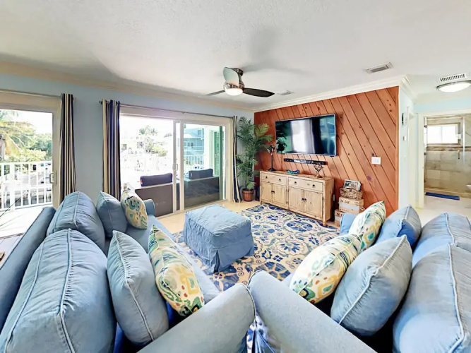 Canal-Side Getaway - 3 Br Home
