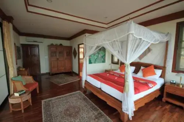 Baan Lom Talay