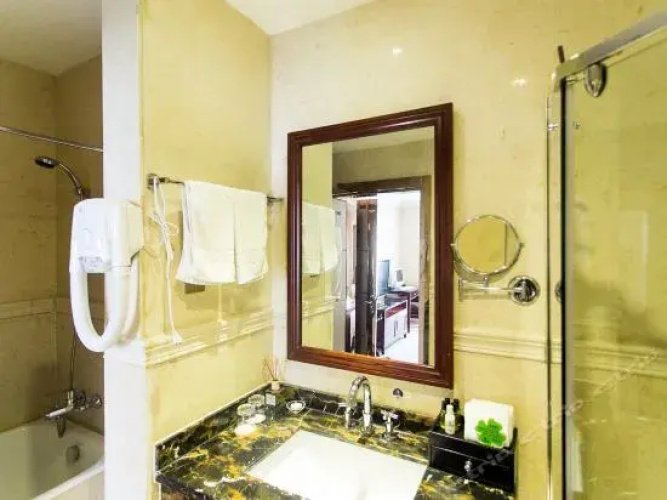 Zhonghe World Trade Hotel